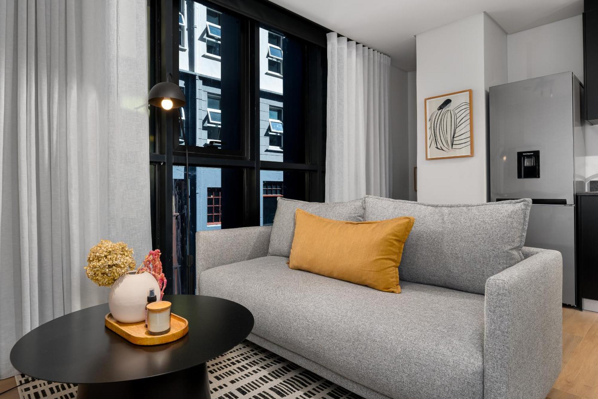 The Tokyo Aparthotel By Totalstay Kapstaden Exteriör bild