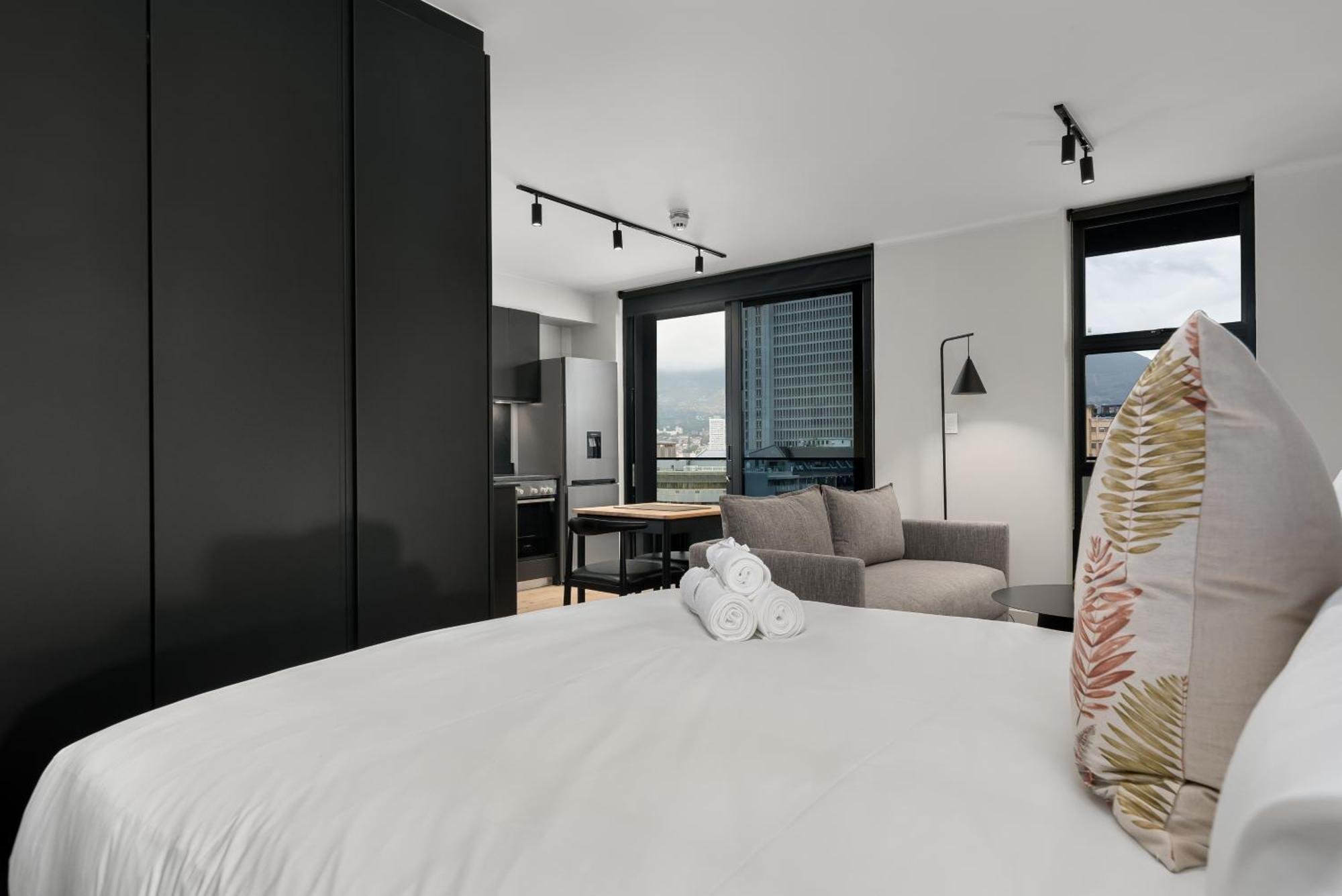 The Tokyo Aparthotel By Totalstay Kapstaden Exteriör bild