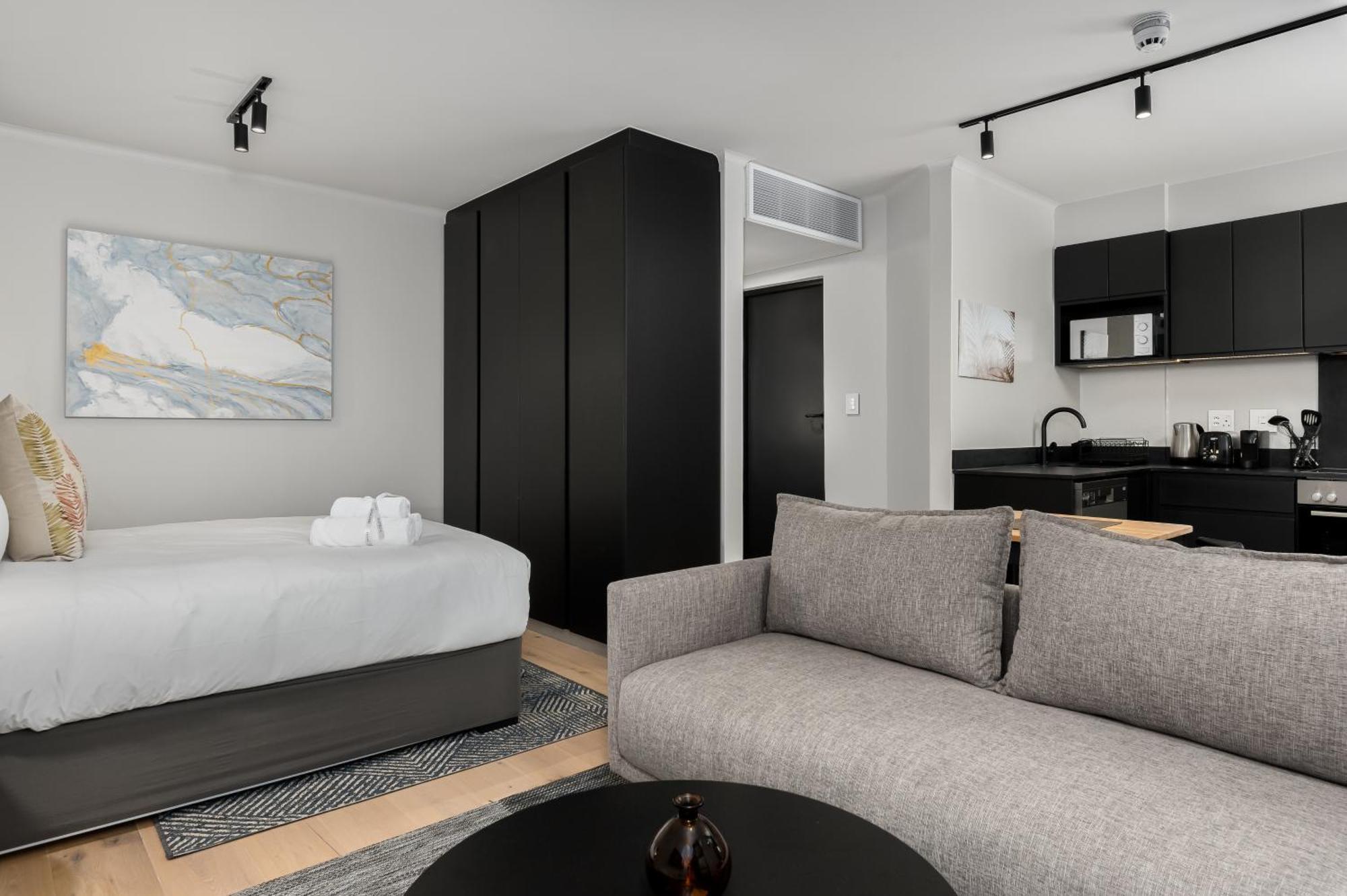 The Tokyo Aparthotel By Totalstay Kapstaden Exteriör bild