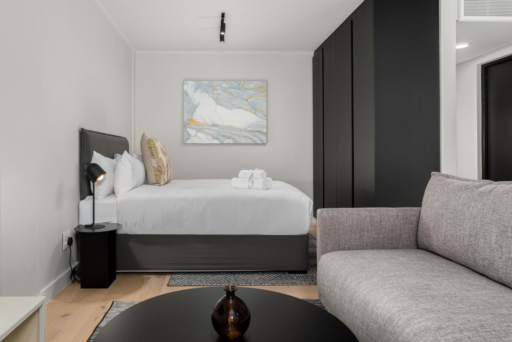 The Tokyo Aparthotel By Totalstay Kapstaden Exteriör bild