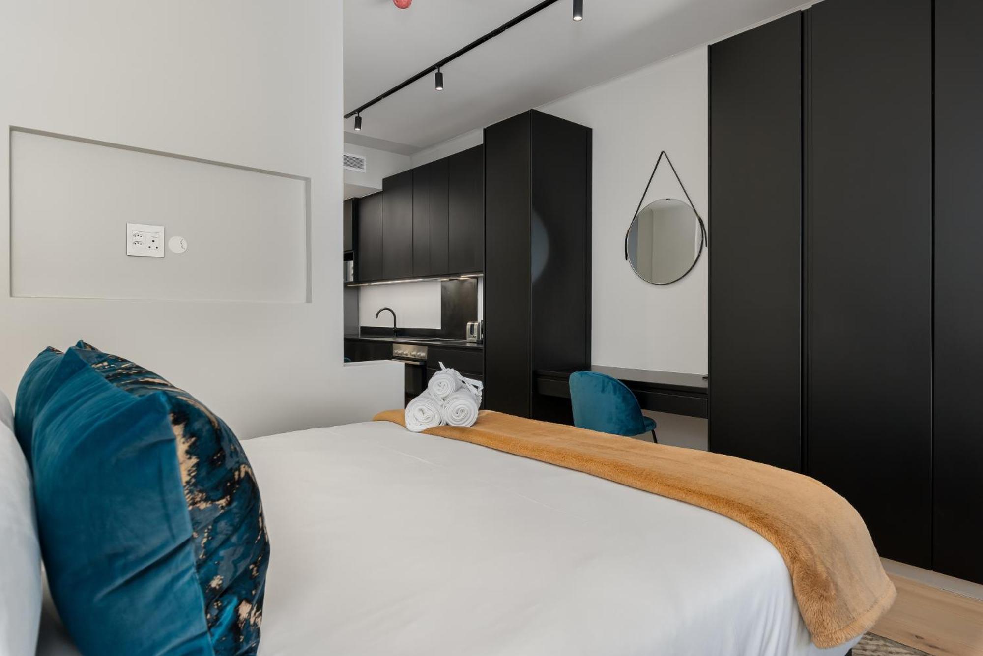 The Tokyo Aparthotel By Totalstay Kapstaden Exteriör bild