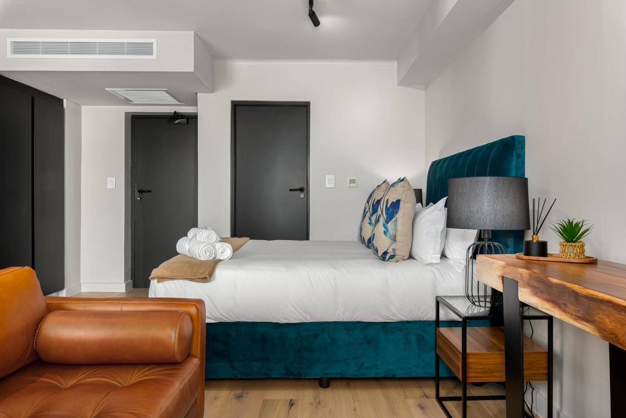 The Tokyo Aparthotel By Totalstay Kapstaden Exteriör bild