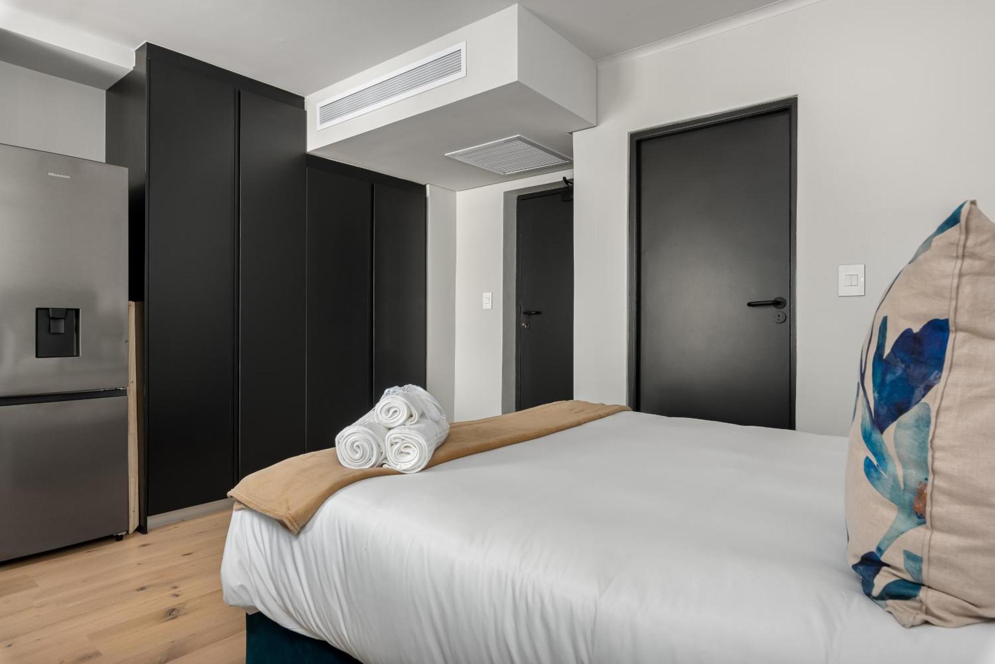 The Tokyo Aparthotel By Totalstay Kapstaden Exteriör bild